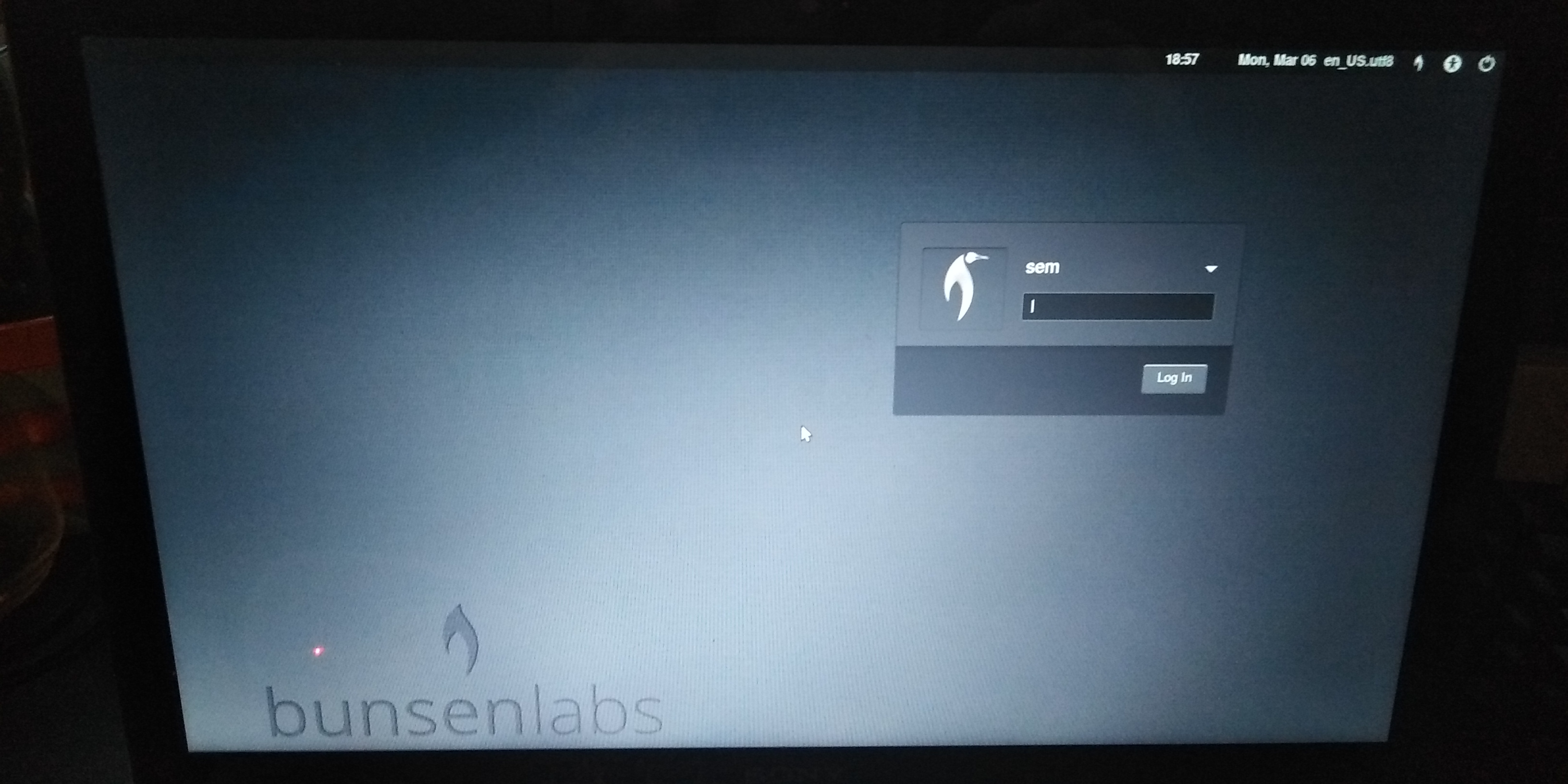 BunsenLabs login prompt